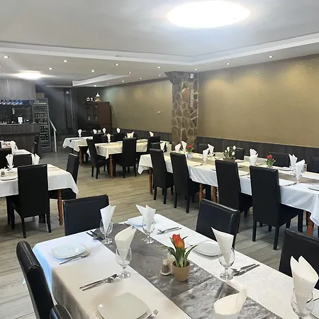 Aranyhordo Panzio Etterem Es Pizzeria 3*