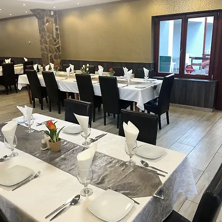 Hotel Aranyhordo Panzio Etterem Es Pizzeria Pere