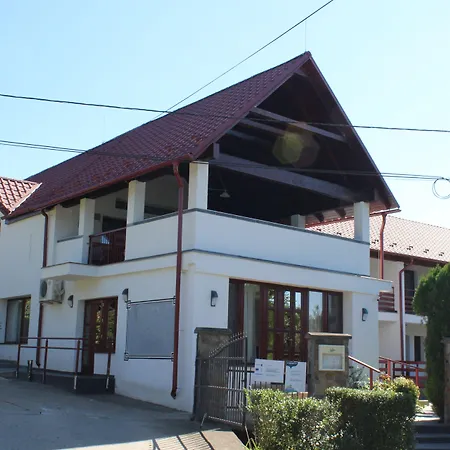 Aranyhordo Panzio Etterem Es Pizzeria 3* Pere