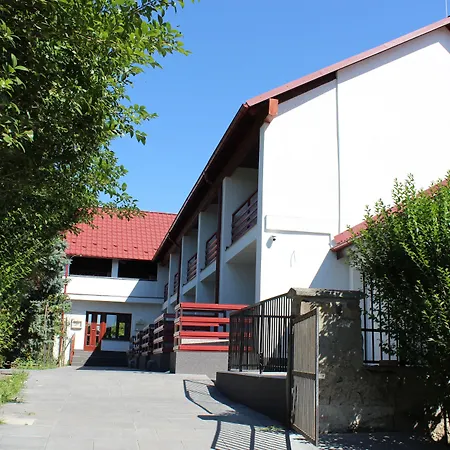 Aranyhordo Panzio Etterem Es Pizzeria 3* Pere