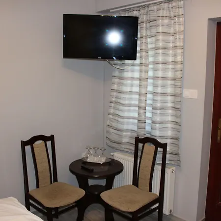 Hotel Aranyhordo Panzio Etterem Es Pizzeria Pere