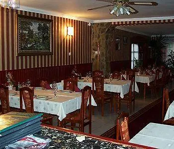 Aranyhordo Panzio Etterem Es Pizzeria