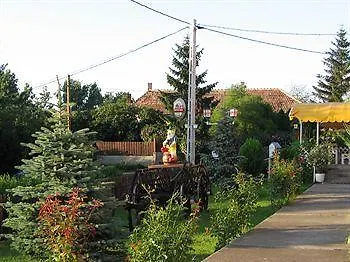 Aranyhordo Panzio Etterem Es Pizzeria Hotel Pere