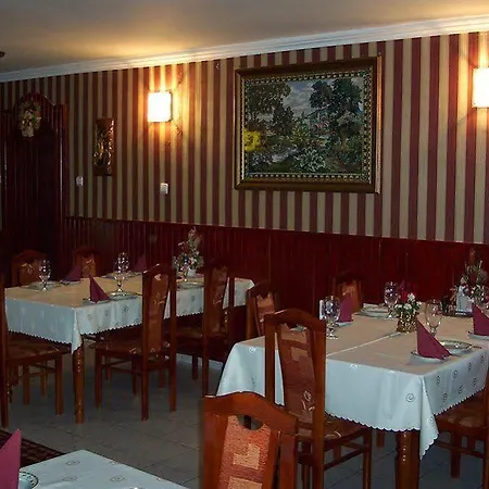 Aranyhordo Panzio Etterem Es Pizzeria Pere